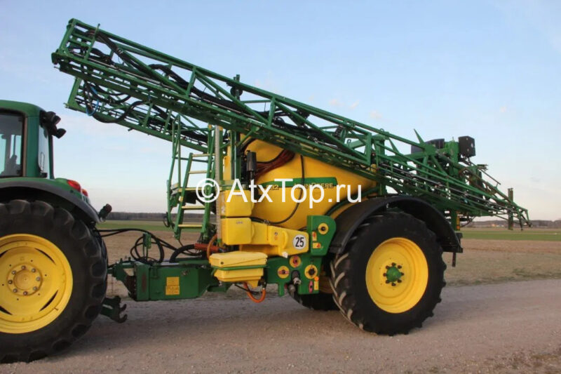 Прицепной опрыскиватель John Deere 832 - миниатюра 2