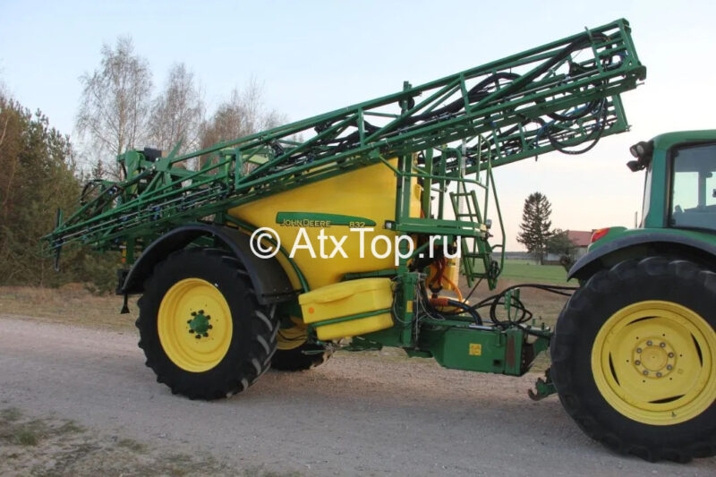 Прицепной опрыскиватель John Deere 832 - изображение 1